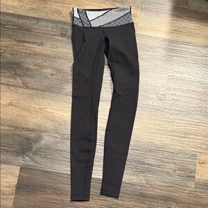 Lululemon Black High-Waisted Leggings with Patterned Waistband